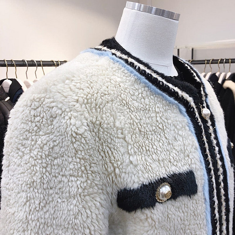 레니본 79만원데 진주 샤넬 무스탕 코트--5